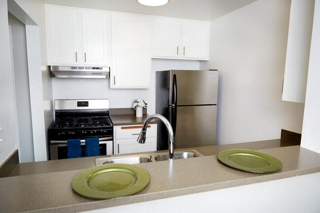 Building Photo - Laurel Terrace
