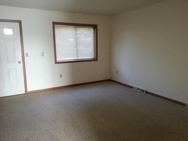 Building Photo - 1689 Dayton Street #6