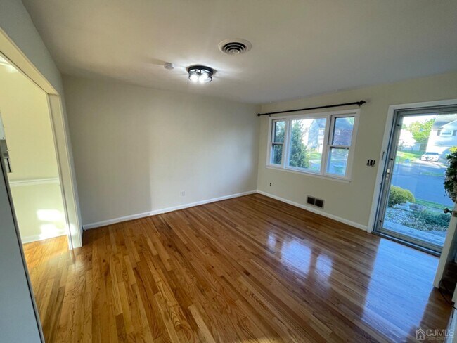 Building Photo - 13 Darrell Ct