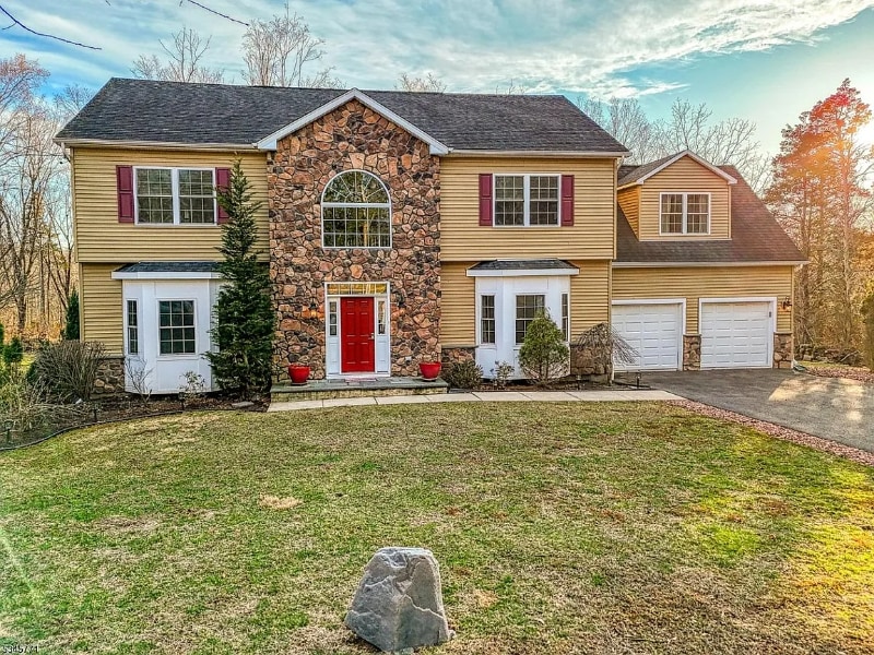 Foto principal - 64 Mosher Rd