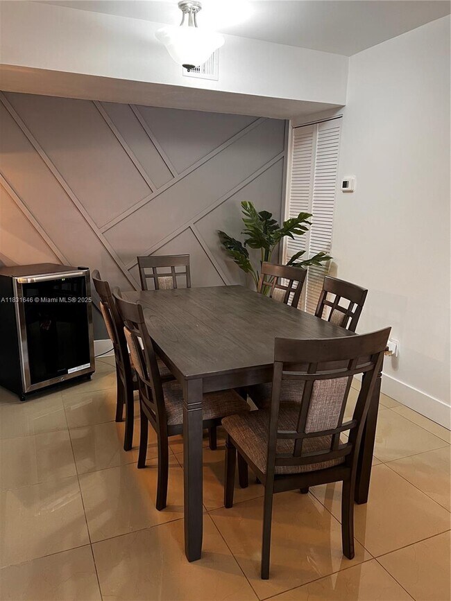 Foto del edificio - 18216 Mediterranean Blvd