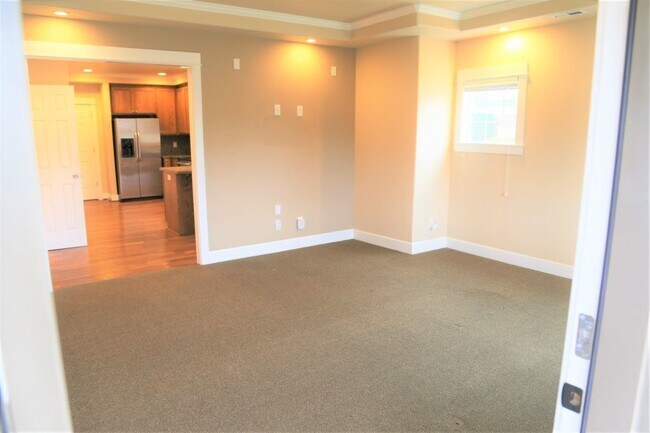 Foto del edificio - 4 bed/2 bath 1000 feet From Monroe