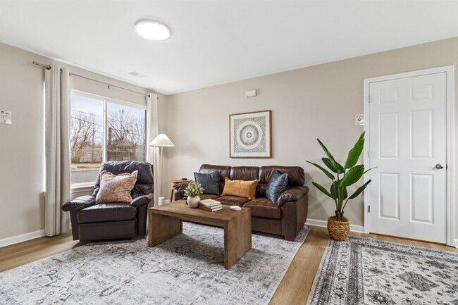 Foto del edificio - 18365 Sharon Ln