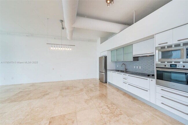 Foto del edificio - 7934 West Dr