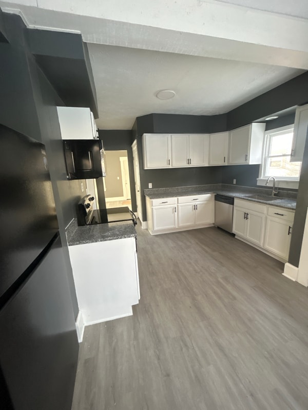 Building Photo - 243 13th St