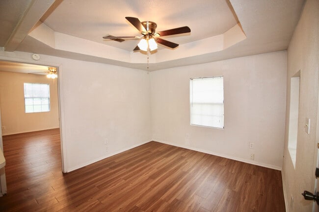 Foto del edificio - FOR LEASE! Cozy One Bedroom Home With Cent...