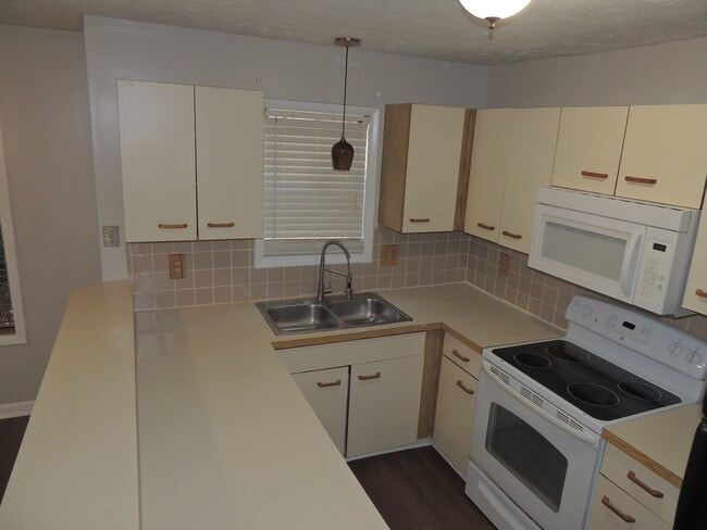 Foto del edificio - 1018 Wood Creek Dr