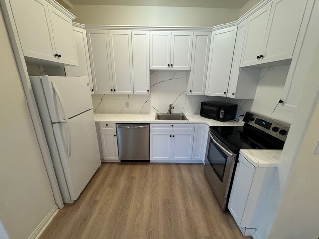 Building Photo - Remodeled Duplex