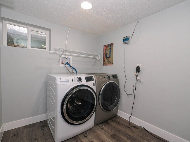 Foto del edificio - 5 Bedroom, 2.5 Bathrooms Home