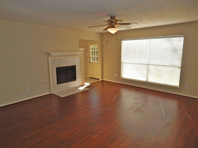 Building Photo - 1422 Redwood Village Cir