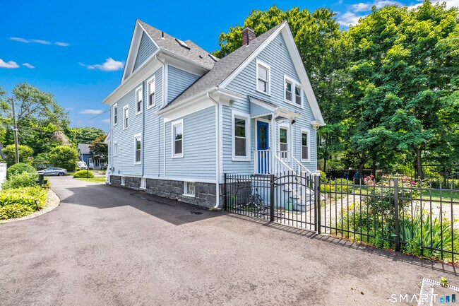 Building Photo - 96 Holmes Ave