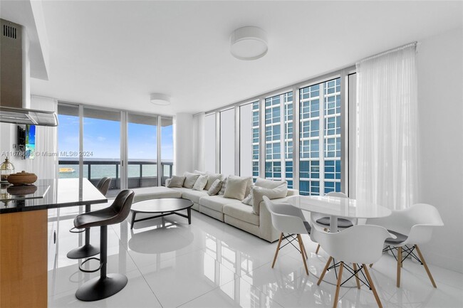 Foto del edificio - 6899 Collins Ave