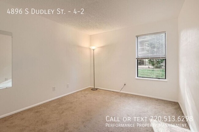 Foto del edificio - 4896 S Dudley St