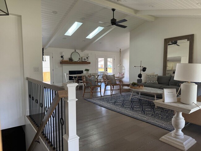 Building Photo - Comfortable 5 Bed / 4 Bath Home with Dual Kitchens & Garage