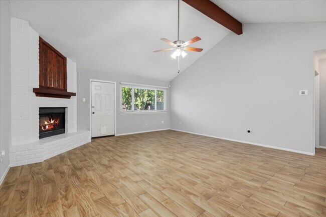 Building Photo - 20038 Crazy Horse Cir