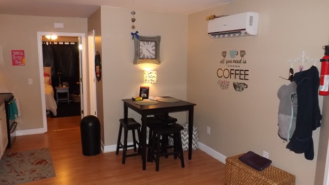 Building Photo - 85 N High St