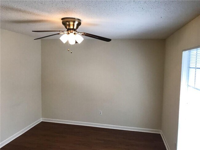 Foto del edificio - 4709 Harmon Ave