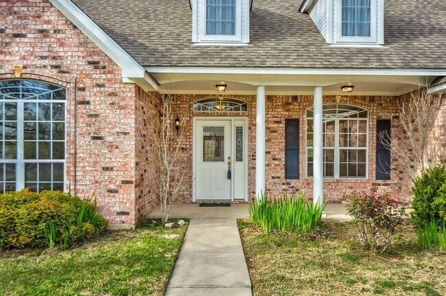 Building Photo - 464 Bob White Dr