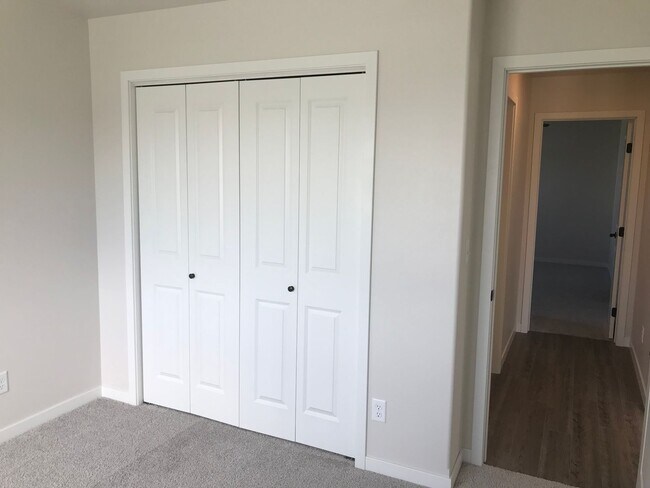 Foto del edificio - 4 Bed 2 Bath Single Family Home