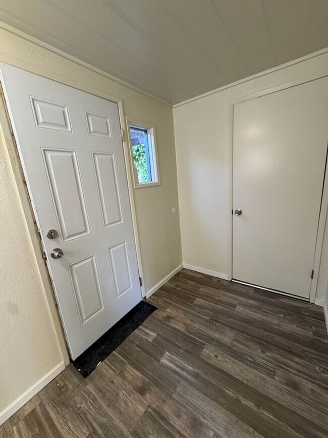 Building Photo - STATUS: PENDING APPLICATION-| R80E| $1495.00