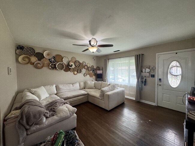 Foto del edificio - 2041 Midway Ave
