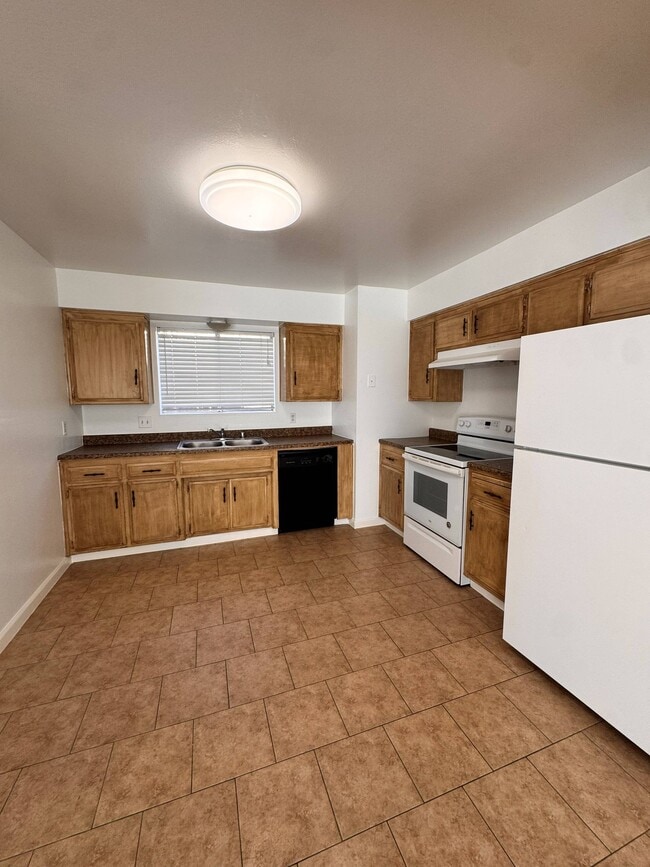 Building Photo - 4225 Parkwood Ct