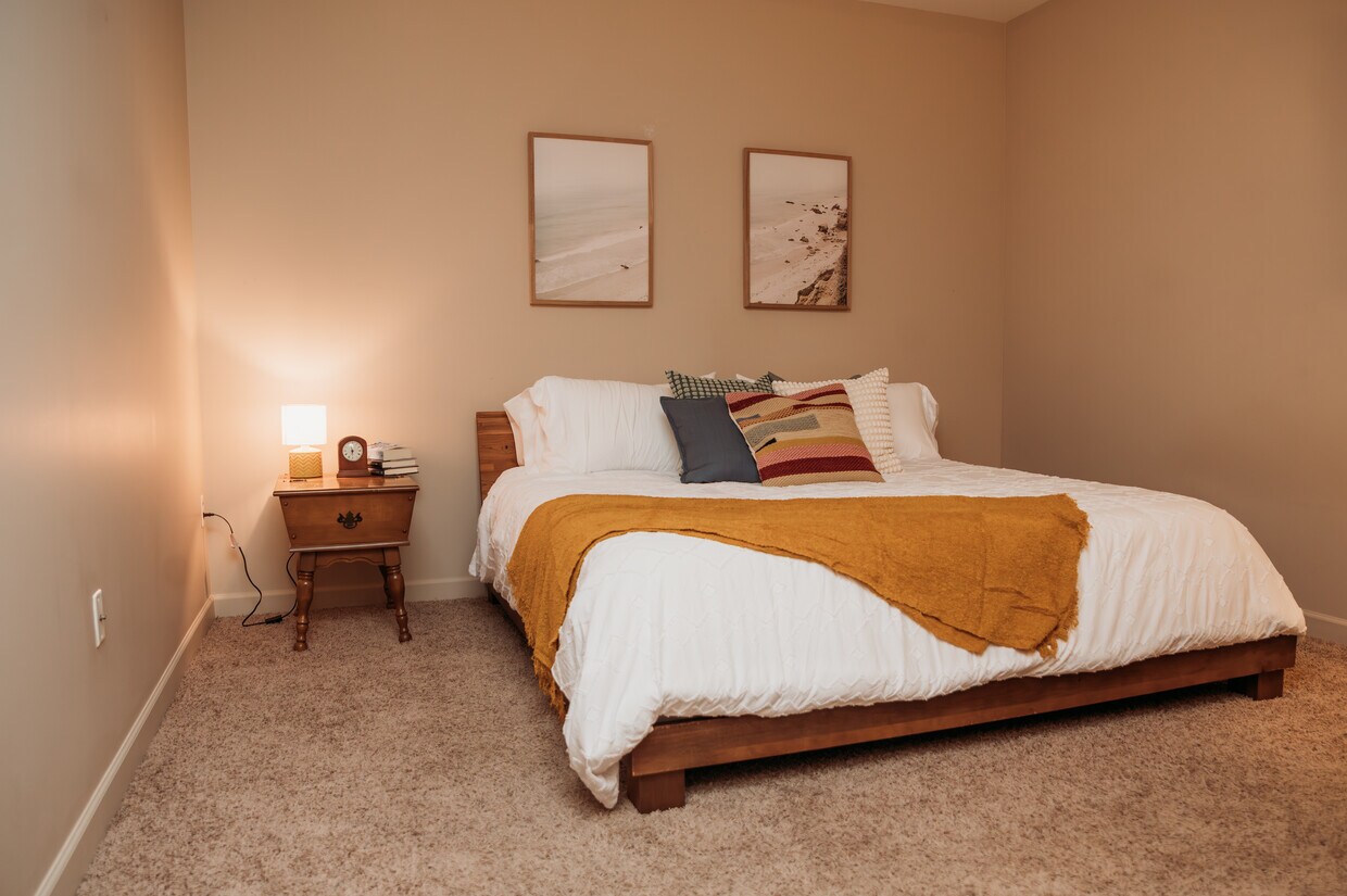 Foto principal - 401 W Shoreline Dr