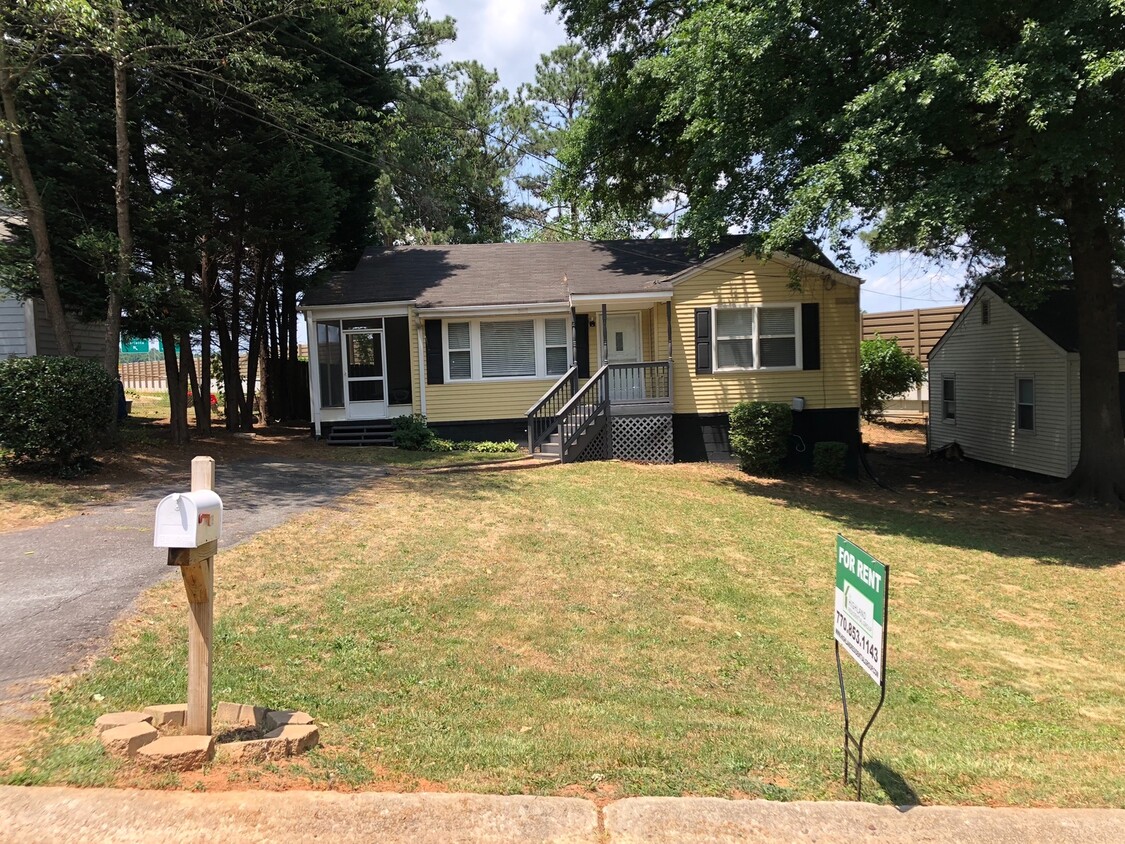 Foto principal - Beautiful 2/1 in Marietta w/ Screened in P...