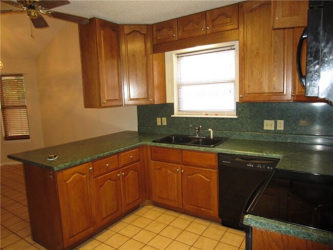 Foto del edificio - 65 Queen Ann's Lace