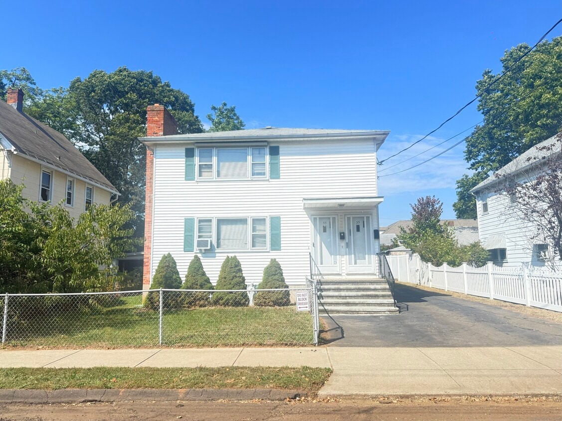 Primary Photo - 33 Jones St