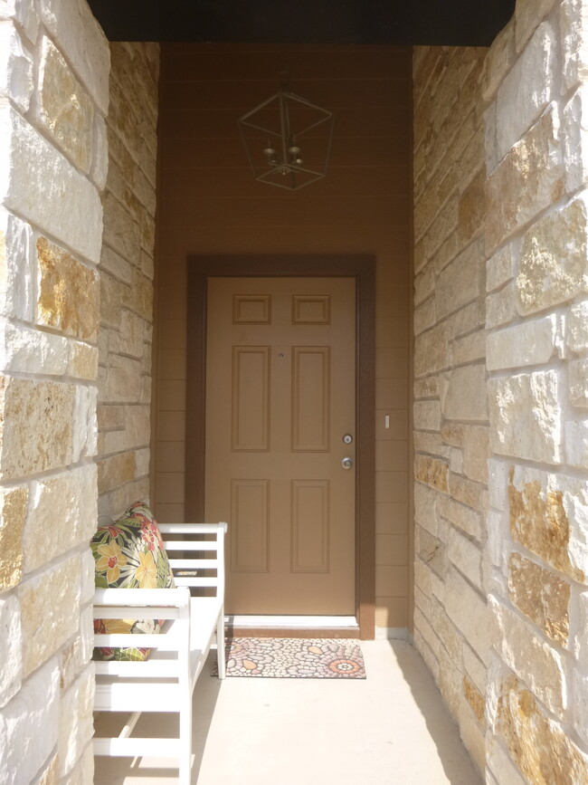 Covered front porch. - 1001 Zodiac Ln