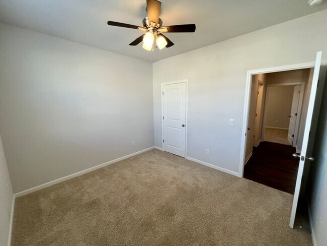 Foto del edificio - 3 Bed 2 Bath in Lebanon, Like New Home in Woodbridge Glen!