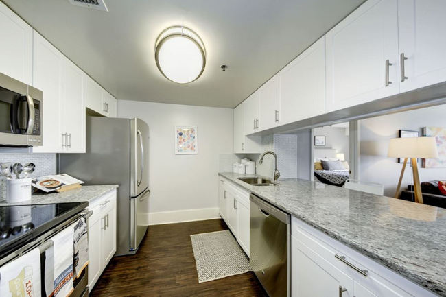 Foto del edificio - 7900 River Rd