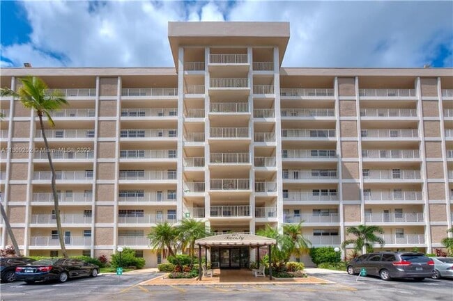 Building Photo - 2671 S Course Dr