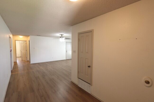 Foto del edificio - 811 Ironton Dr
