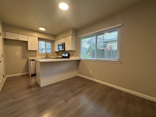 Foto del edificio - Cute 3/1 Duplex in Fair Oaks
