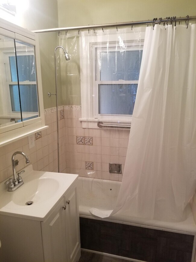 Foto del edificio - 2818 E 69th St