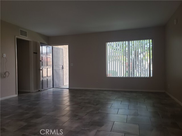 Building Photo - 915 Las Lomas Dr