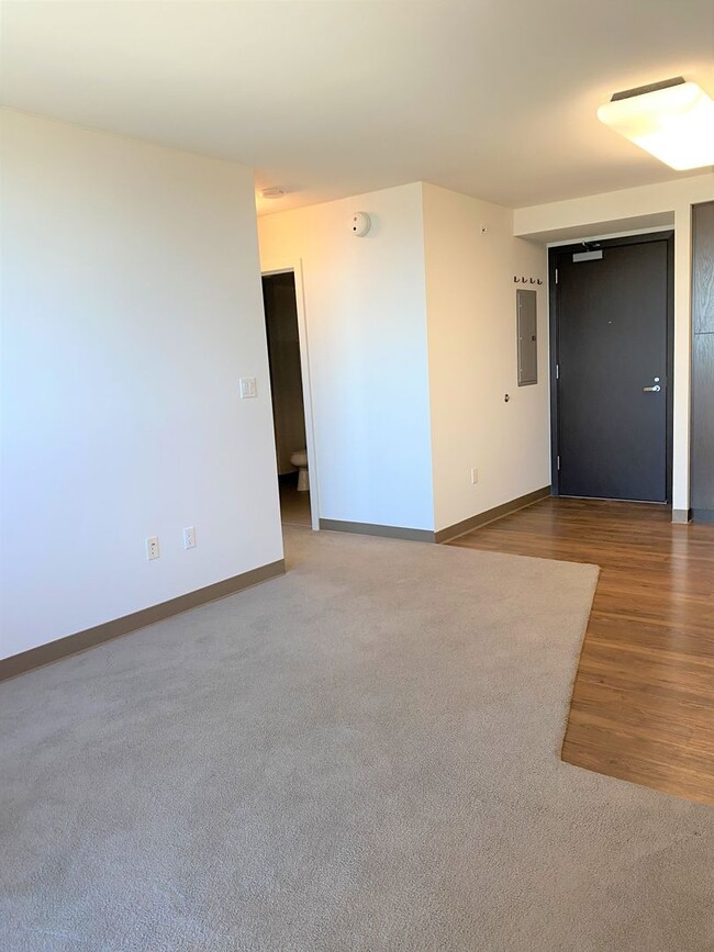 Building Photo - Ke Kilohana - Move in ready 1/1/1