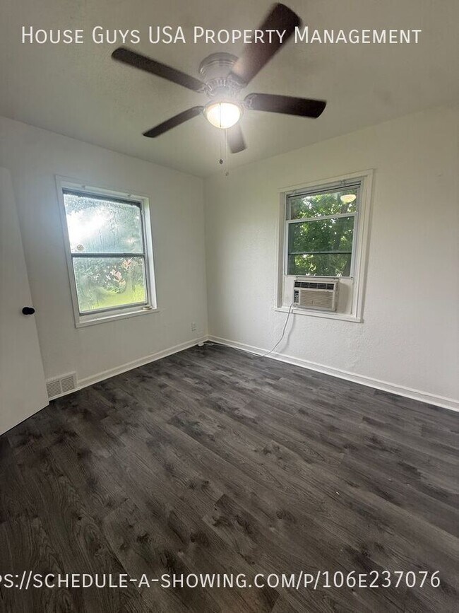 Foto del edificio - 9525 Charlotte St
