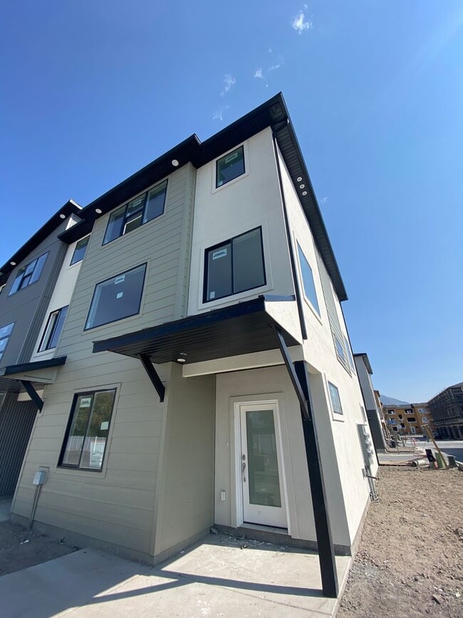 Building Photo - 1094 W 530 S
