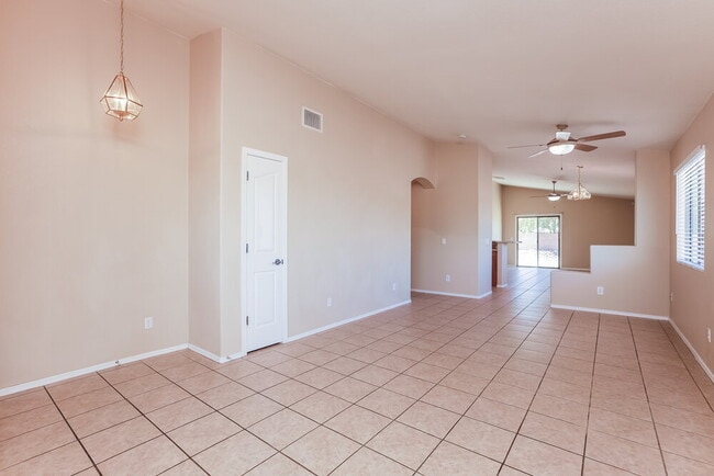 Building Photo - 10462 E Dusky Willow Dr