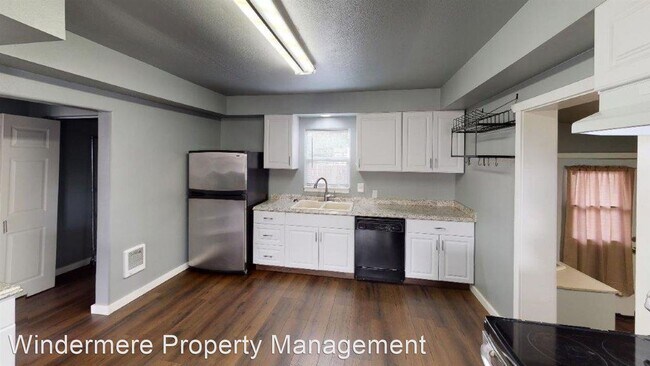 Building Photo - 2 br, 1.5 bath House - 209 Bennett Street