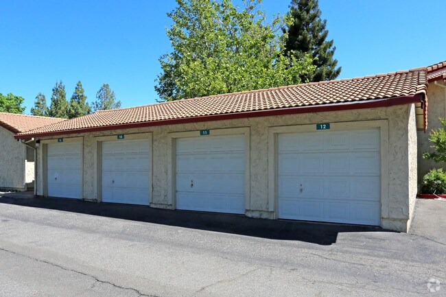Disponibilidad de garajes - Lakeview Apartments