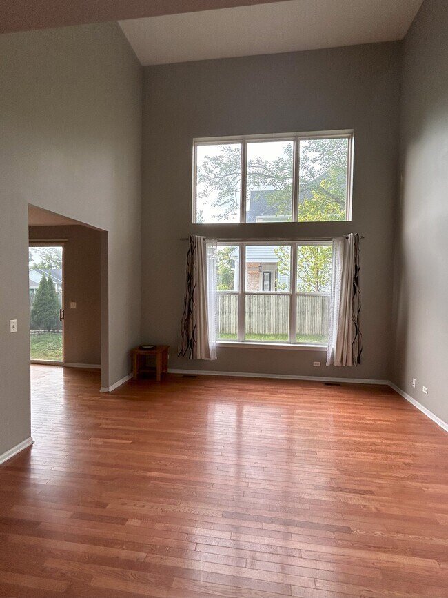 Foto del edificio - 707 Red Oak Ct