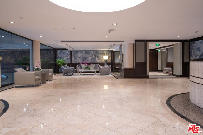 Foto del edificio - 200 N Swall Dr