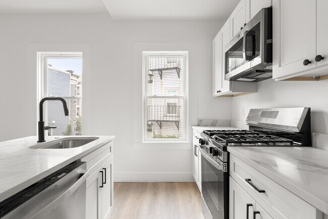 Foto del edificio - 467 E 3rd St