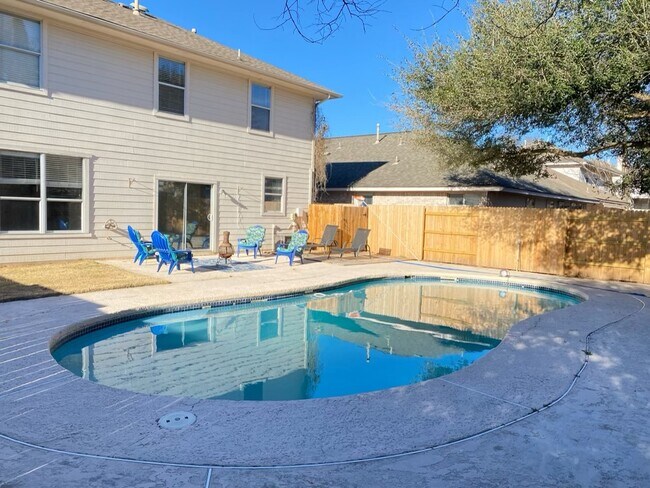 Foto del edificio - 2326 Clover Ridge Dr