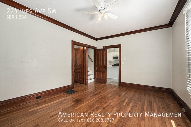 Foto del edificio - 224 Ives Ave SW