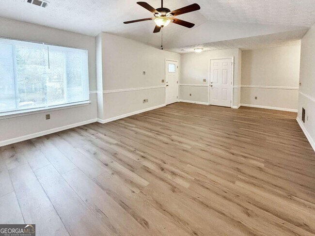 Foto del edificio - 1819 Cres Hill Dr NW